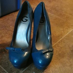 Brand new dark green heals, sized 8.5